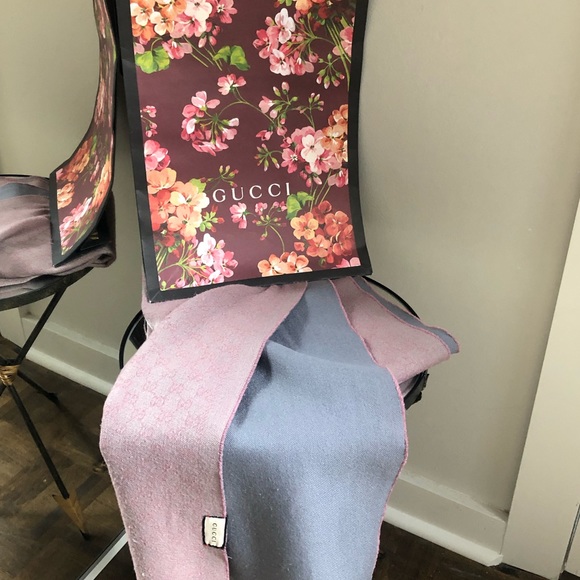 GucciScarf excellent condition